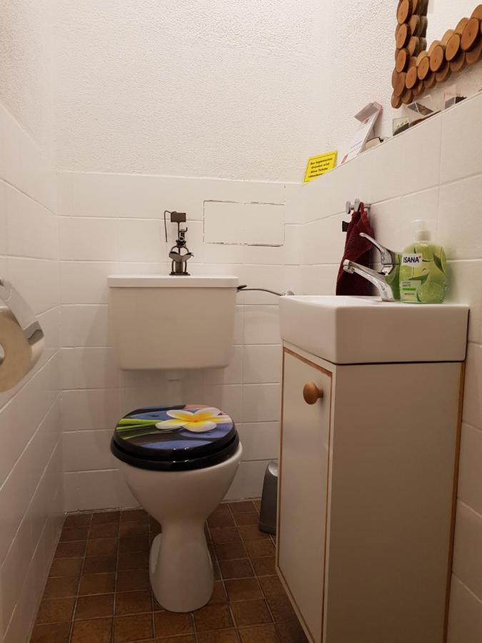 Ruhiges Doppelzimmer In Privatwohnung An Der U-bahn, Geteiltes Bad, Eigenes Wc Monaco di Baviera