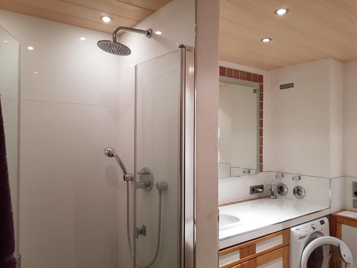Alloggio in famiglia Ruhiges Doppelzimmer In Privatwohnung An Der U-bahn, Geteiltes Bad, Eigenes Wc
